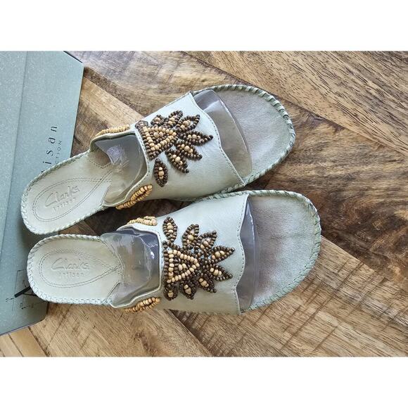 Clarks Artisan Collection Green Empress Beaded Wooden Wedge Sandal Size 7 M EUC - Picture 2 of 12